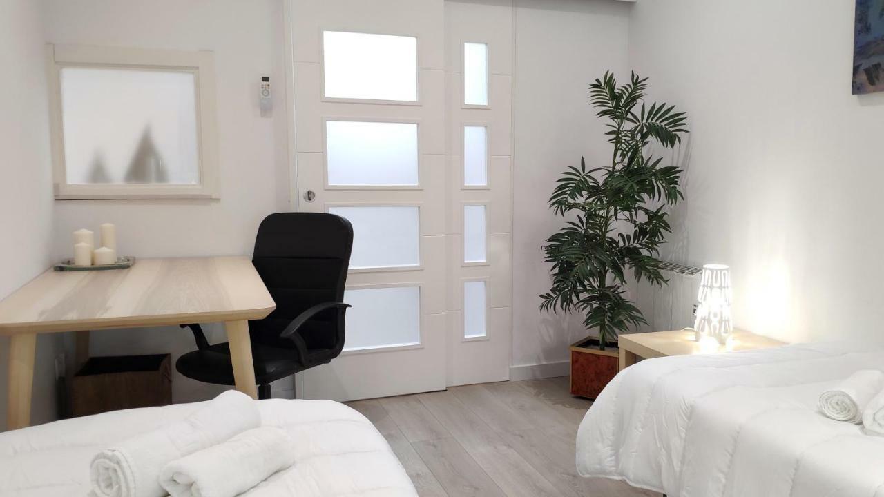 Modern With Ideal Location Next To Atocha Station Madrid Buitenkant foto